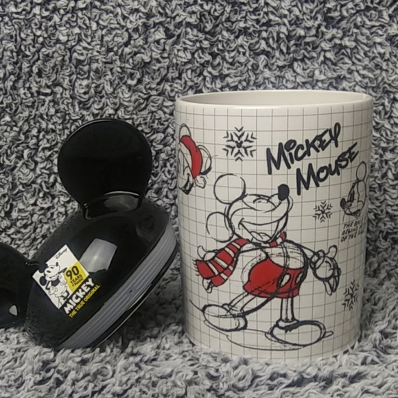 Disney Mickey Christmas Sketchbook jar and glasses - Picture 3 of 8